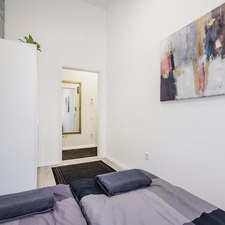 בודפשט O Street 3 Bedroom Stylish Apartment מראה חיצוני תמונה