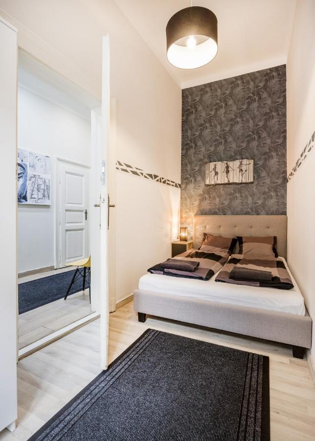בודפשט O Street 3 Bedroom Stylish Apartment מראה חיצוני תמונה