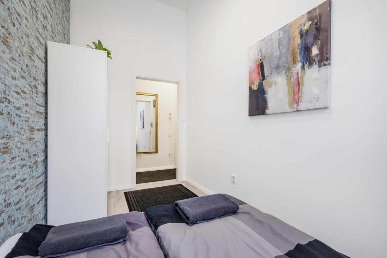 בודפשט O Street 3 Bedroom Stylish Apartment מראה חיצוני תמונה