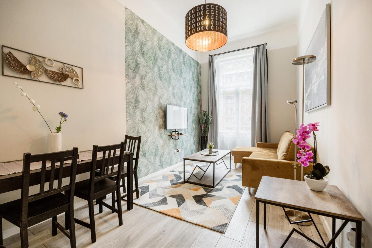 בודפשט O Street 3 Bedroom Stylish Apartment מראה חיצוני תמונה