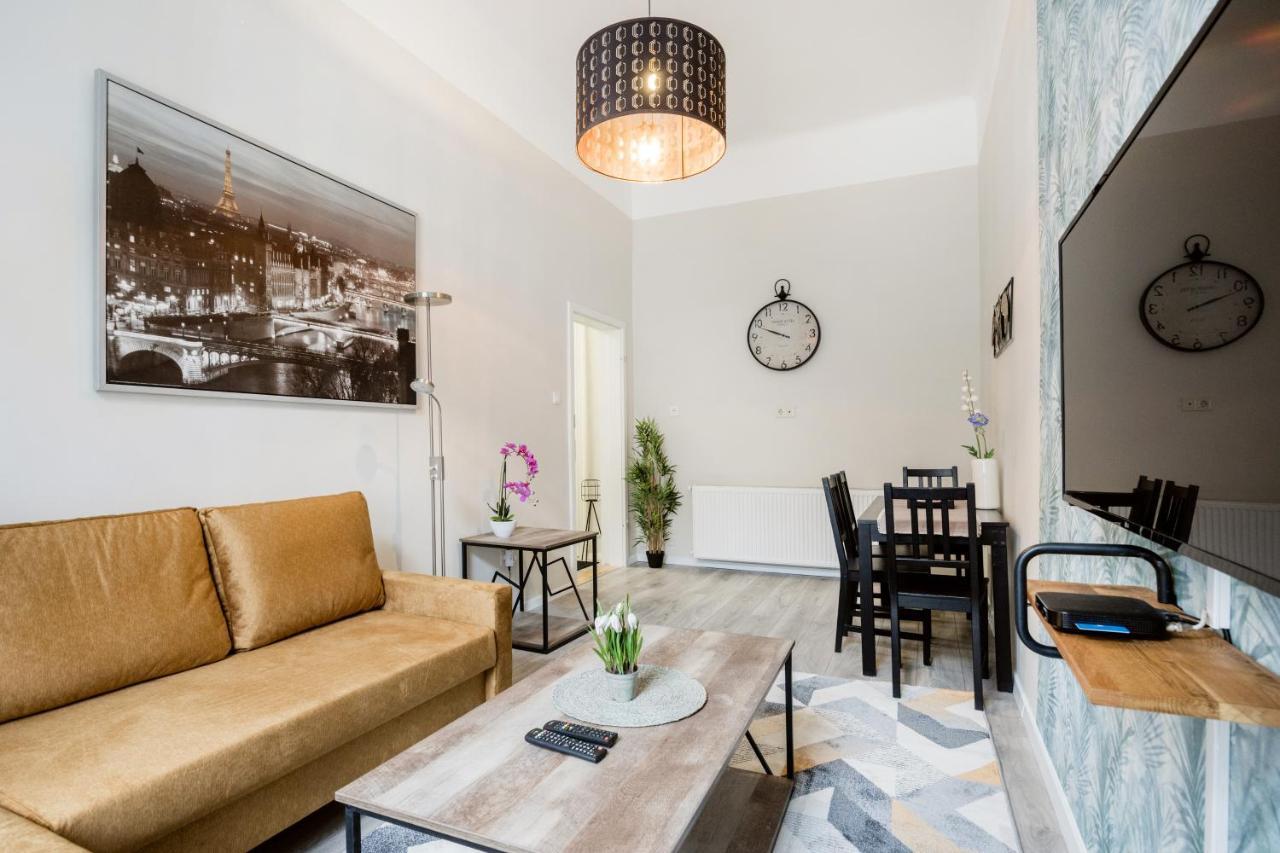 בודפשט O Street 3 Bedroom Stylish Apartment מראה חיצוני תמונה